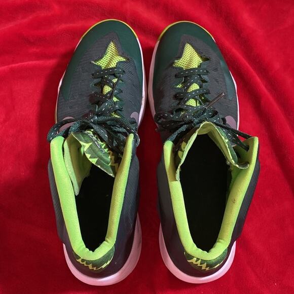 Nike Zoom Hyperquickness GRFX Basketball Shoes in Green main image 9